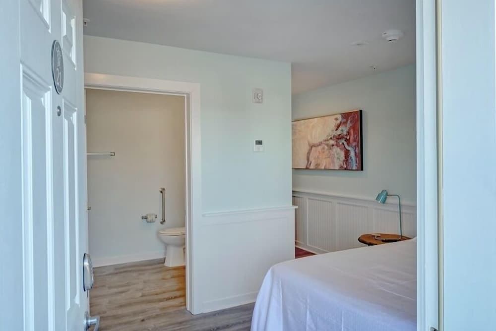 Loggerhead Inn and Suites - photo 37