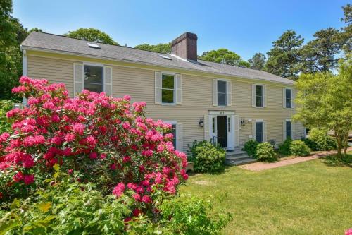 Large Home w Fire Pit and Dogs Welcome — 4-Star Luxury Hotel in Chatham, United States