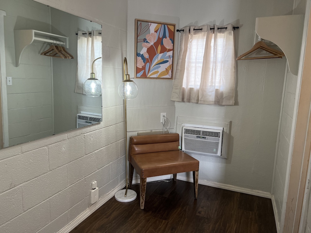 Selkirk Motel - photo 10