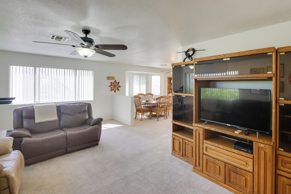 Quaint Bullhead City Getaway about 2 Mi to River — hotel in Bridgehampton
