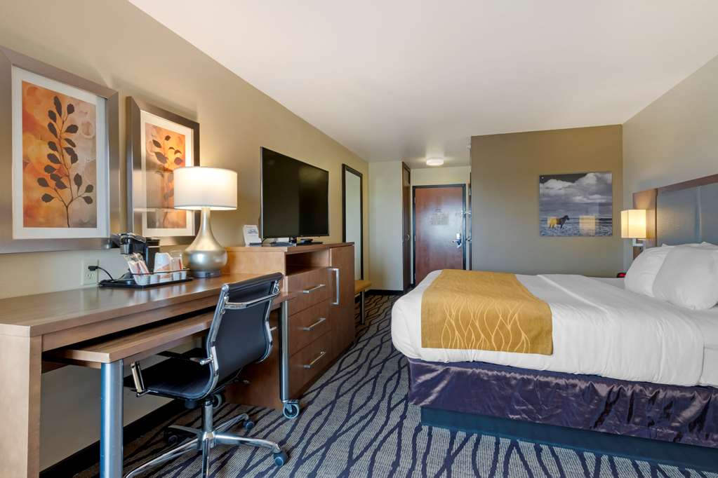 Comfort Inn & Suites Market Airport - photo 9