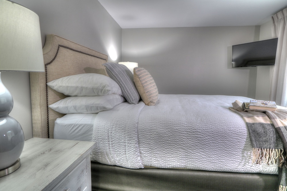 River Edge Inn - photo 22
