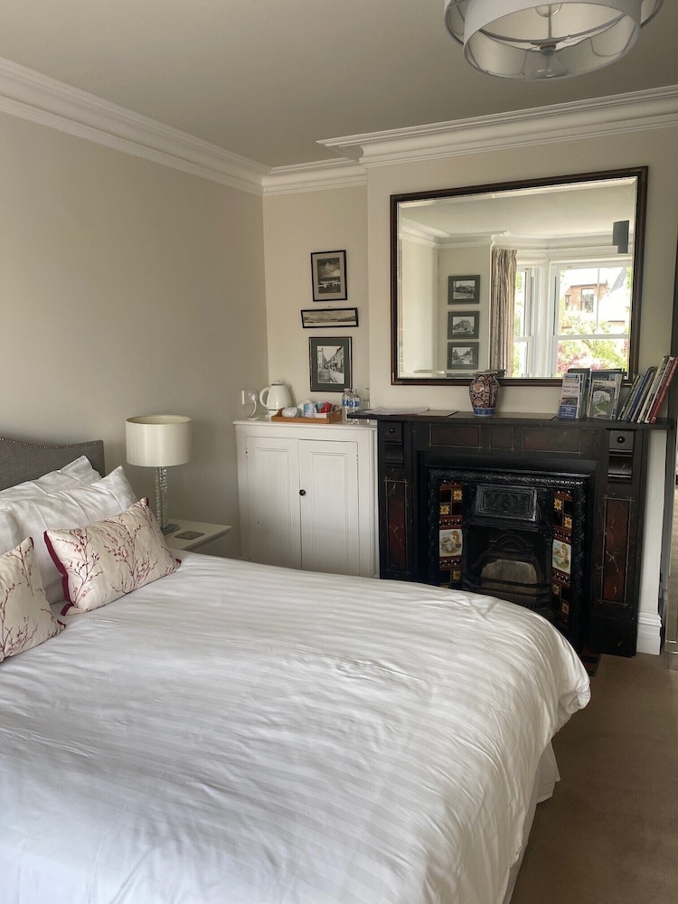 Gretenham B&B — 5-Star Luxury Hotel in Swanage, United Kingdom