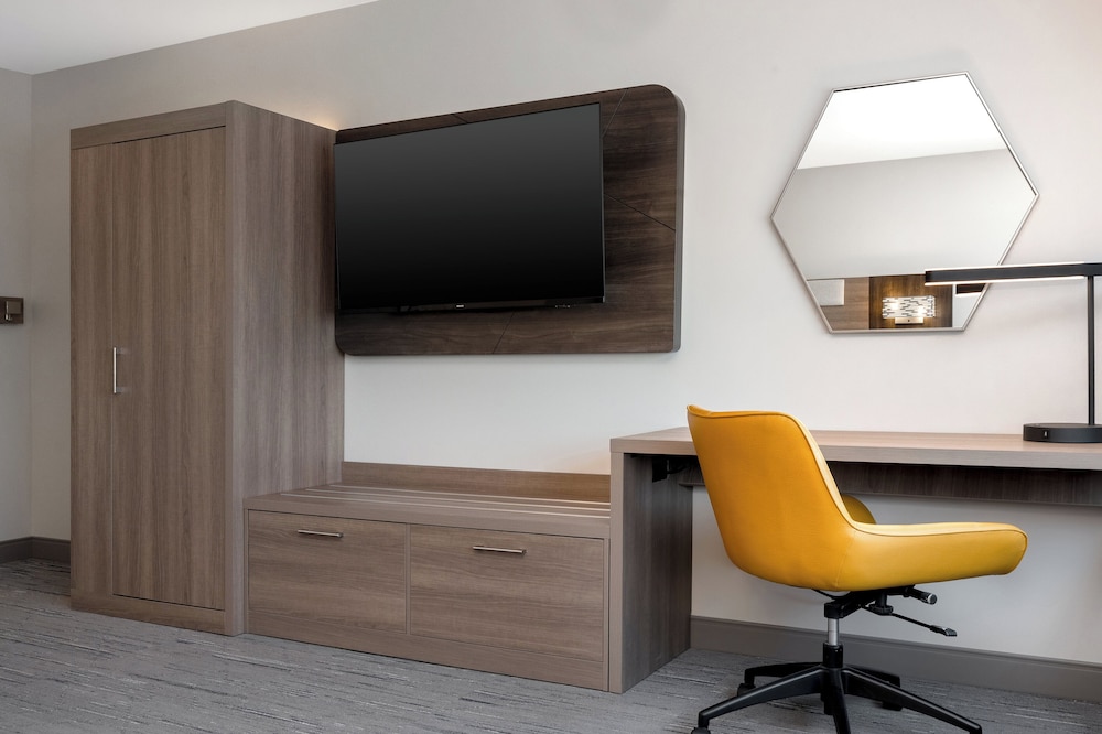 Holiday Inn Express and Suites Alton St Louis Area - photo 11
