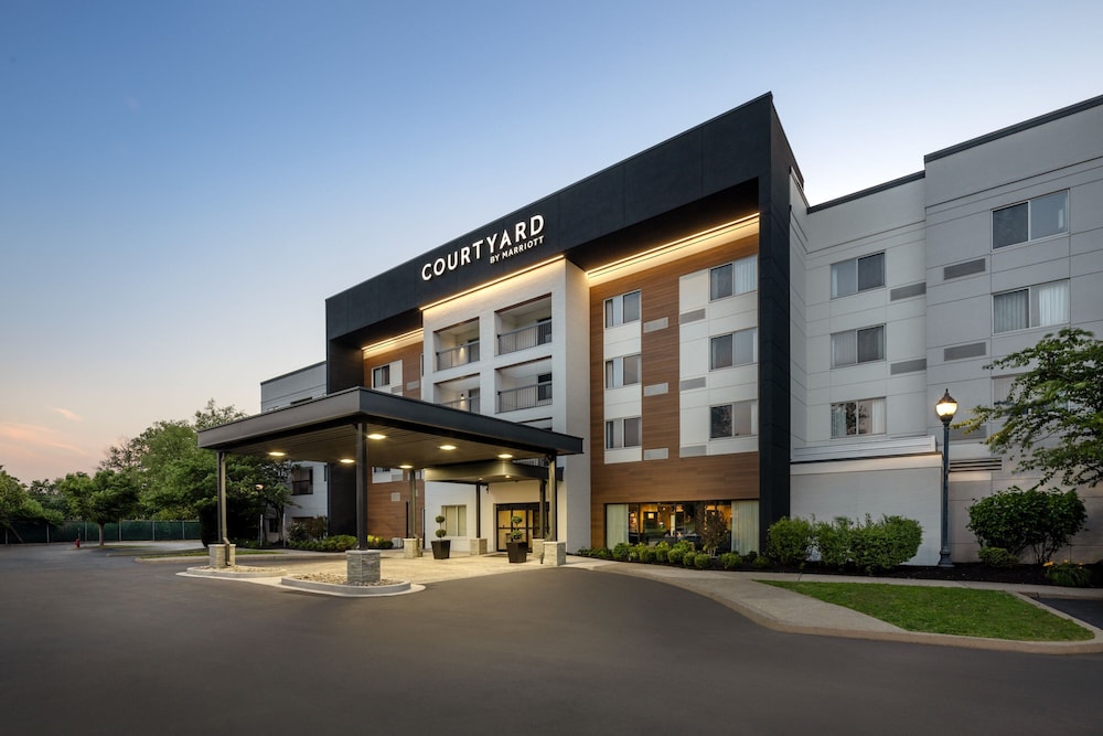 Courtyard by Marriott Edison Woodbridge — hotel in Edison