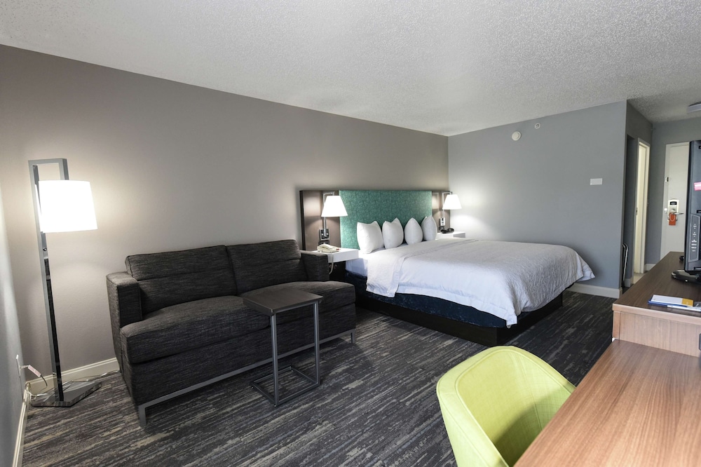 Hampton Inn Youngstown North - photo 16