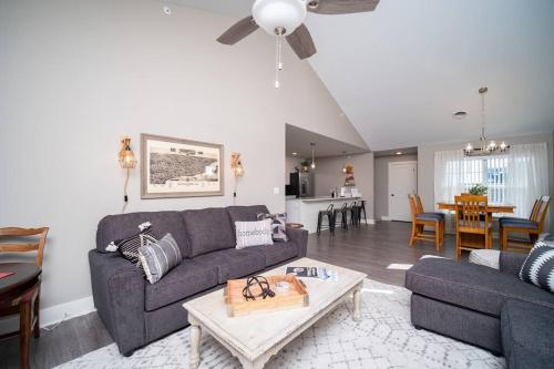 Charming Condo in Bettendorf — 4-Star Luxury Hotel in Bettendorf, United States