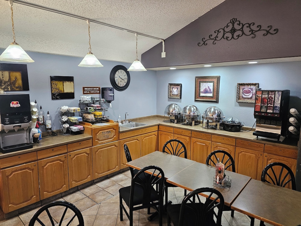 Fossil Creek Hotel And Suites - photo 33