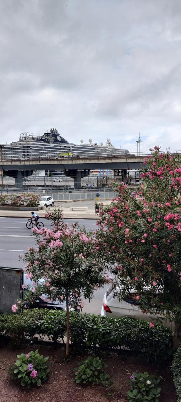 Sunny flat next to the Prince palace in Genoa, Italy