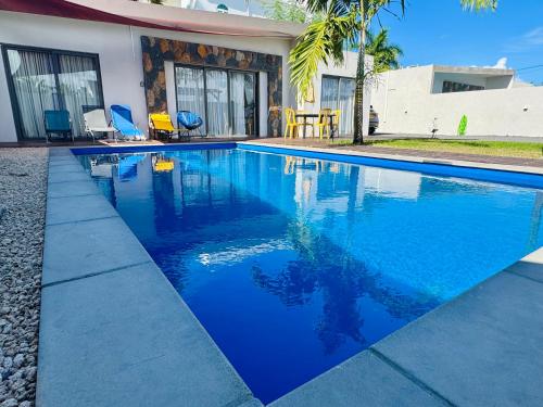 Sunny Side Up Private 3BR villa with pool — 4-Star Luxury Hotel in Grand Baie, Mauritius