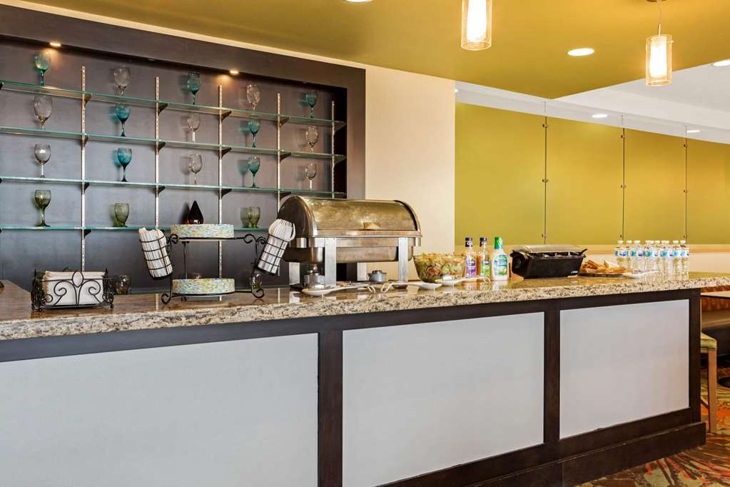 La Quinta Inn & Suites by Wyndham Pecos - photo 45