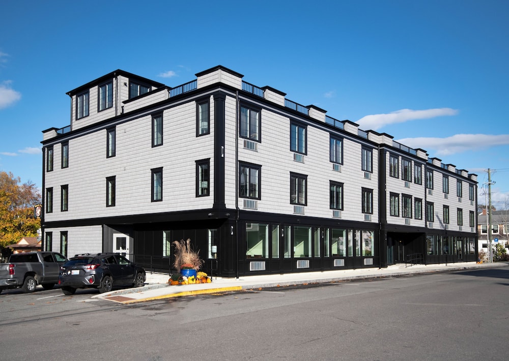 The Pathmaker Hotel - photo 87