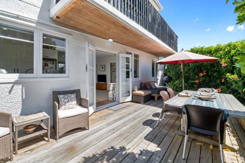Magic at The Mount Mt Maunganui Downstairs Unit — hotel near Tauranga Airport
