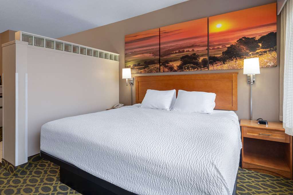 Days Inn & Suites by Wyndham Madison - photo 27
