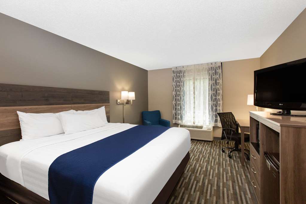 Days Inn & Suites by Wyndham Wisconsin Dells - photo 12