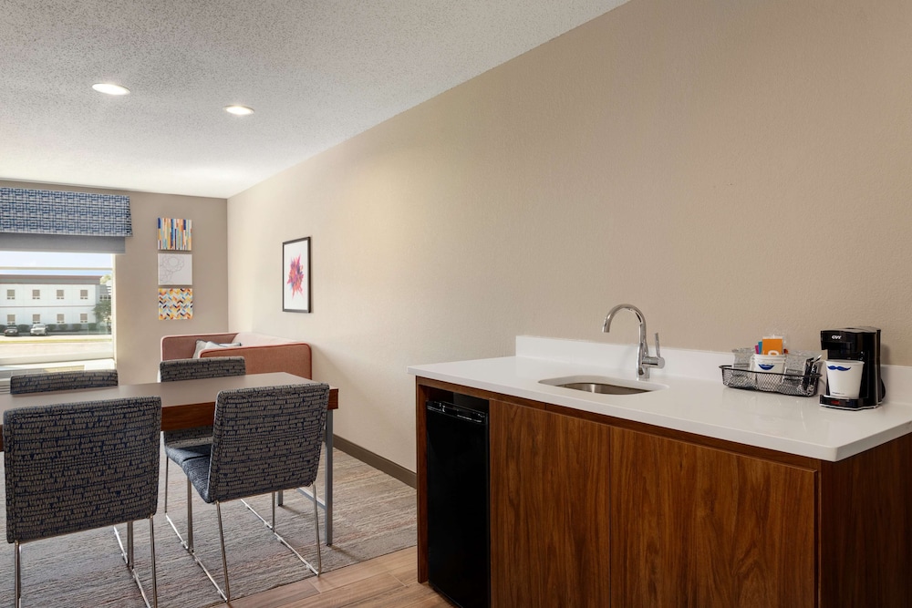 Hampton Inn St. Louis Columbia - photo 15