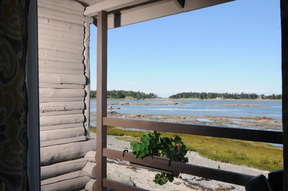 Domaine Annie Sur Mer — hotel near Mont Joli Airport