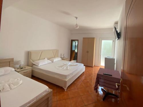 Jon - carbon neutral hotel in Vlore