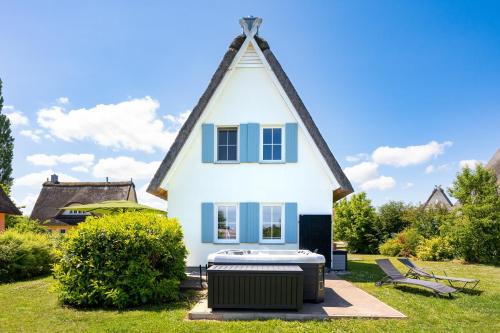 C 7 Premium Reethaus Marvin mit eigenem Whirlpool und Sauna — hotel in Gramkow