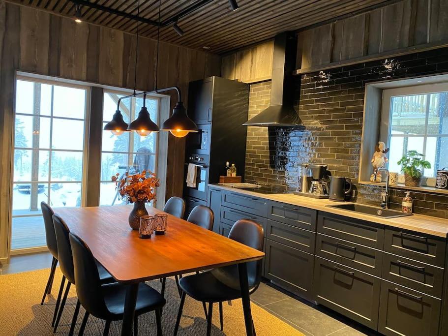 Modern Stuga med Ski Lodge känsla — 4-Star Luxury Hotel in Jaervsoe, Sweden