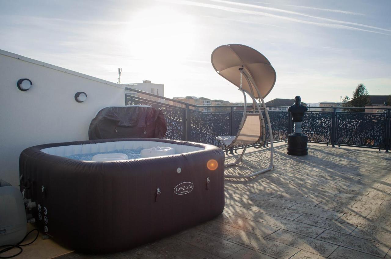 PentGarden penthouse jacuzzi — Targu Jiu — photo 5