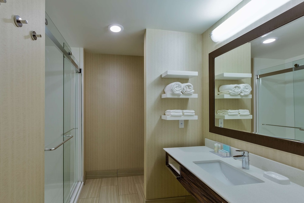 Hampton Inn & Suites Bend - photo 29