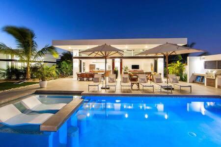 TOP Rated Private Villa with Pool Beach Access Resort Amenities White Villas v10 in Providenciales, Turks and Caicos Islands