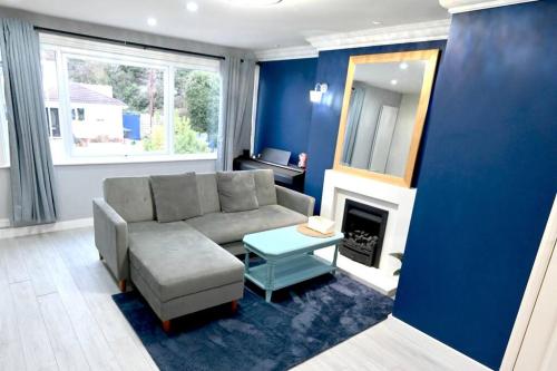 Stylish home in Warwick with parking & EV charger — 4-Star Luxury Hotel in Warwick, United Kingdom