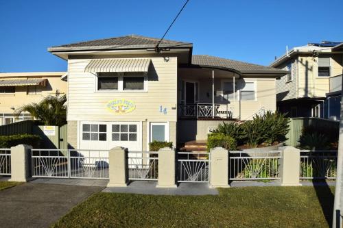 Wally’s Folly Bring your own linen. in South West Rocks, Australia