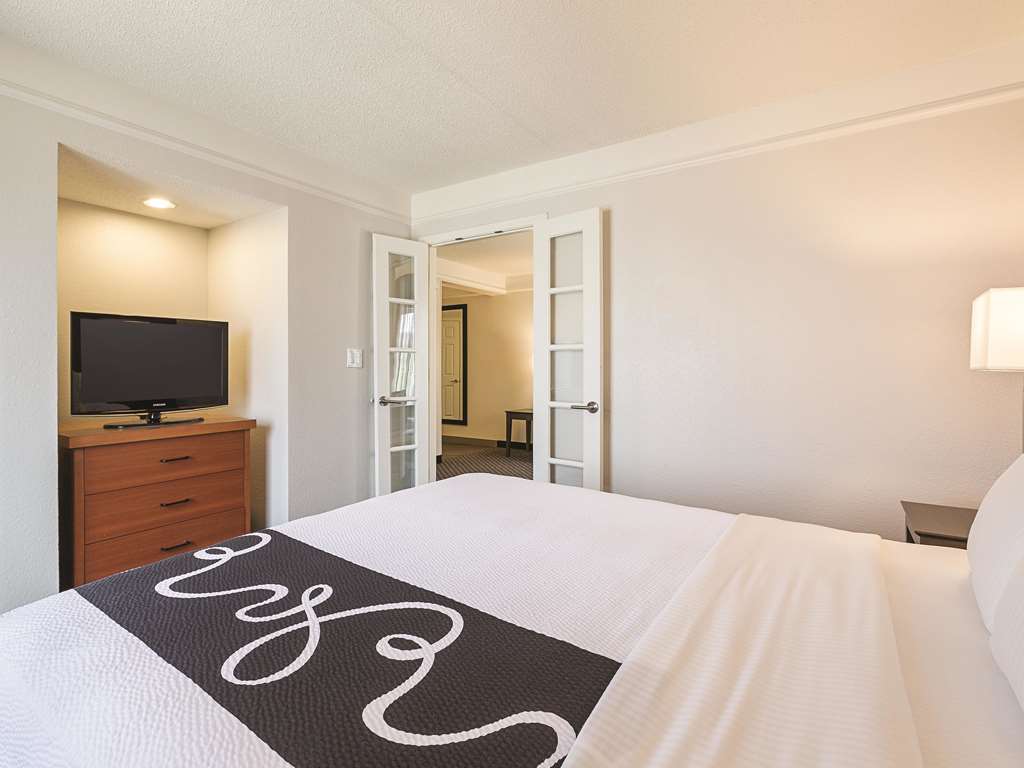 La Quinta Inn & Suites by Wyndham Dallas Plano West - photo 29