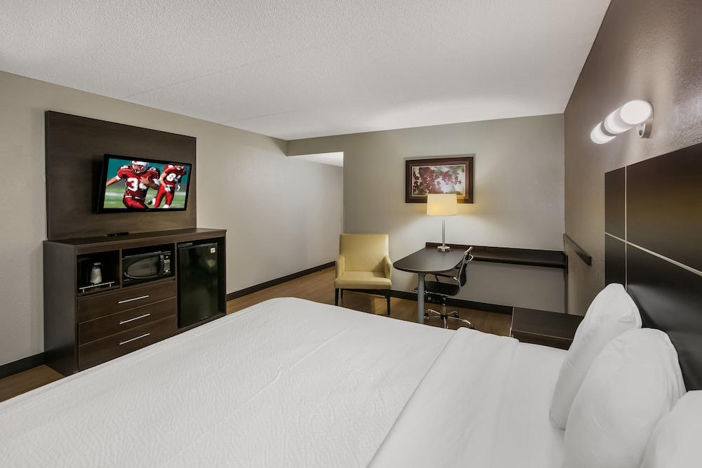 Red Roof Inn PLUS & Suites Knoxville West Cedar Bluff - photo 20