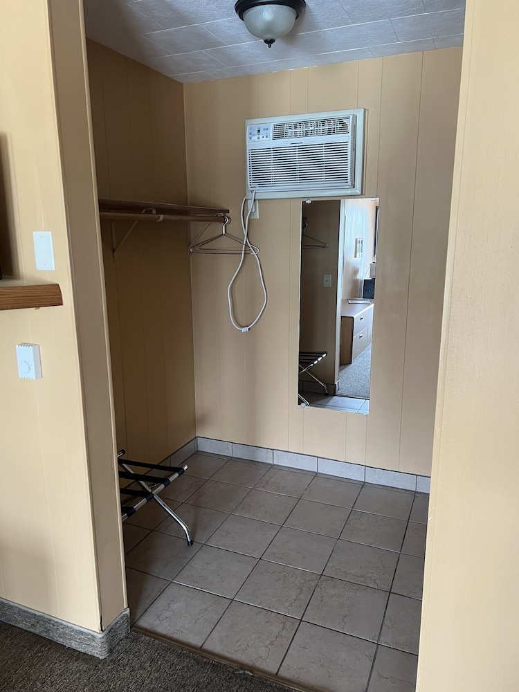 All Star Inn & Suites - photo 135
