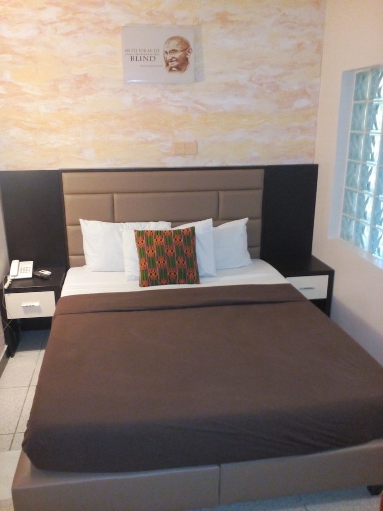 Swiss Cottage Suites