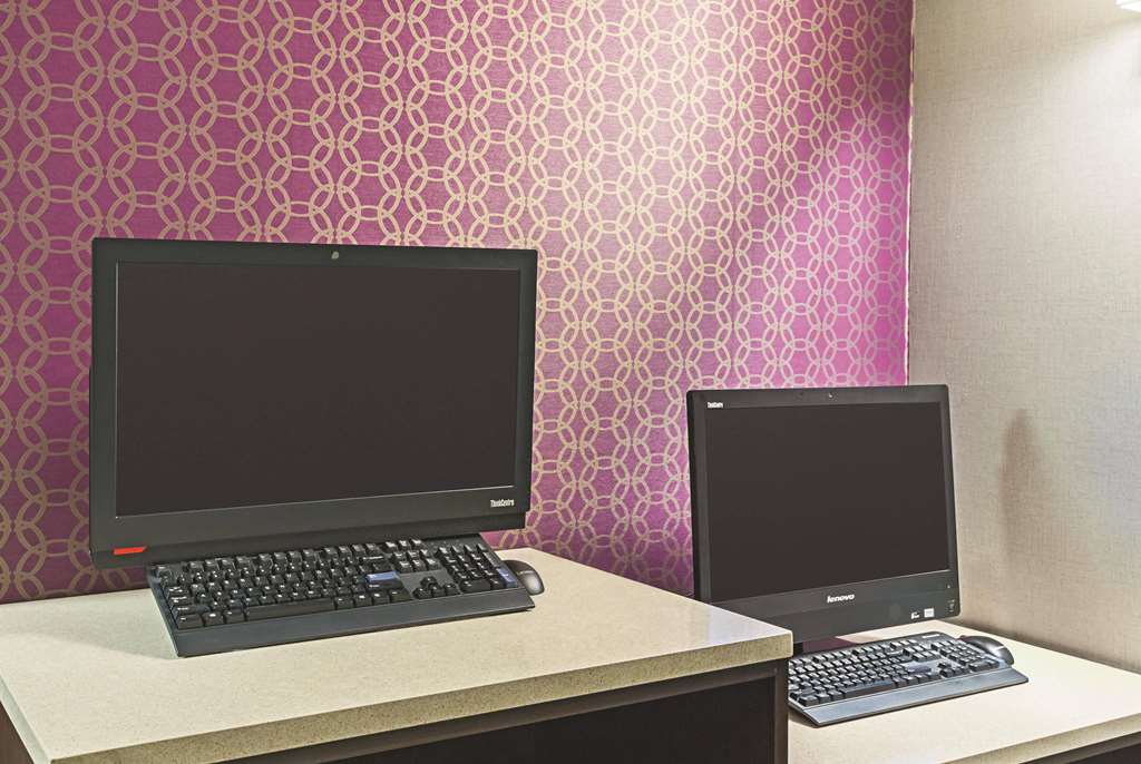 La Quinta Inn & Suites by Wyndham Fort Worth North - photo 47
