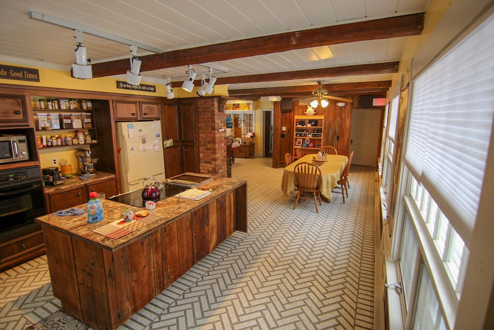Admiral Peary Inn Bed & Breakfast - photo 34
