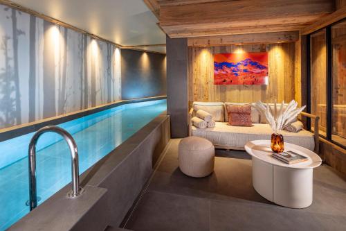 Chalet privé de Luxe IGLOO avec Piscine Sauna et Cheminée 4 chambres 220m2 by HOTEL MONTBLANC in Val-D'isere, France
