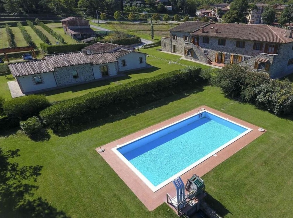 Villa Fornace Comfortable Holiday Residence — 4-Star Luxury Hotel in Lisciano Niccone, Italy