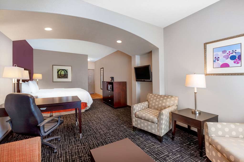 La Quinta Inn & Suites by Wyndham Lumberton - photo 40