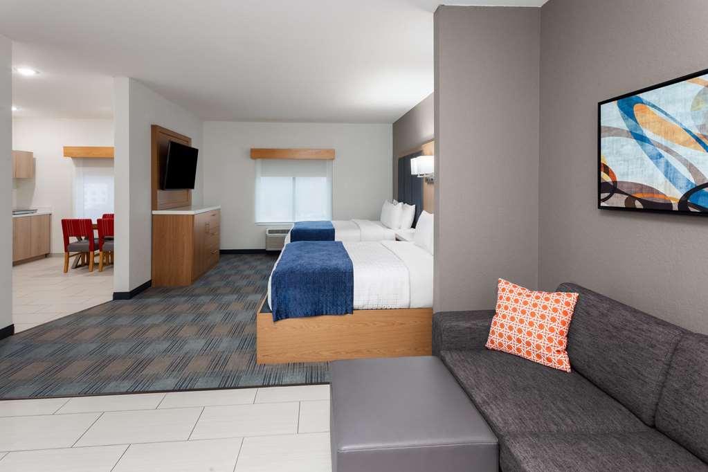 La Quinta Inn & Suites Coralville Iowa City - photo 22