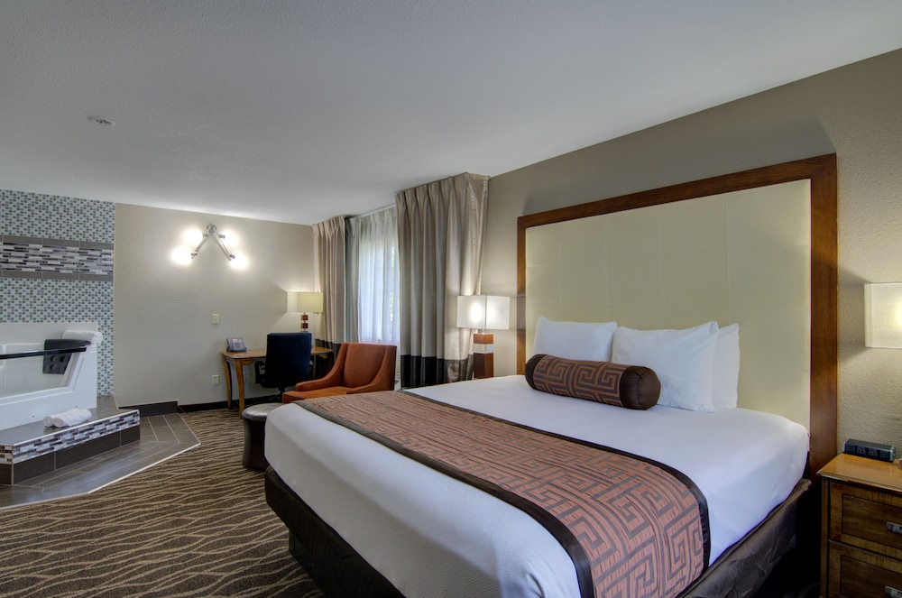 Westbridge Inn & Suites - photo 9