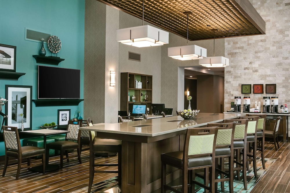 Hampton Inn & Suites Mason City - photo 2