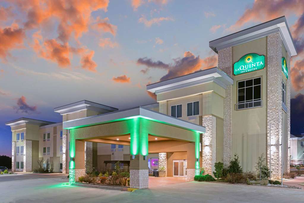 La Quinta Inn & Suites by Wyndham Guthrie - featured photo