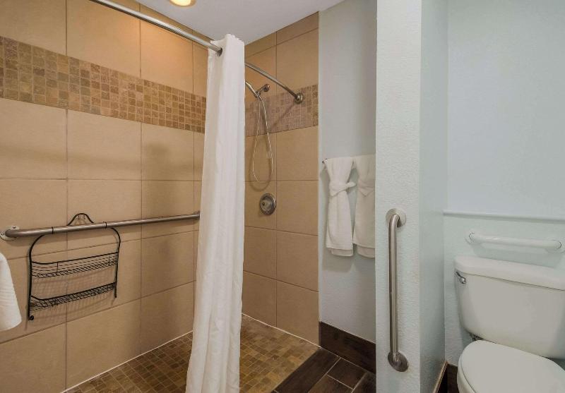 Econo Lodge Inn & Suites Fulton Rockport - photo 33
