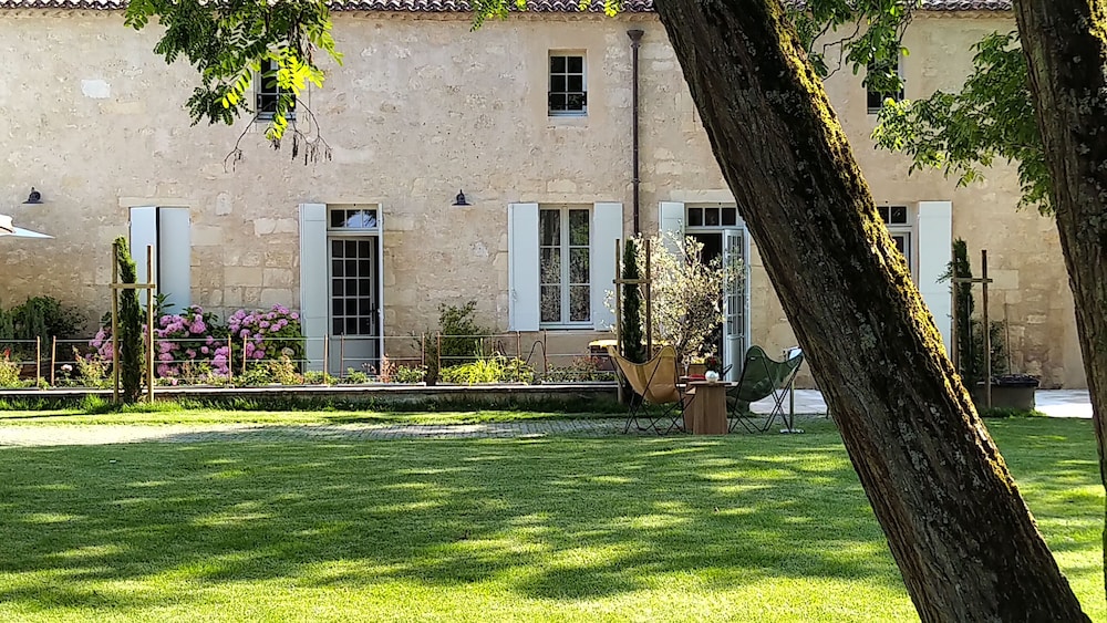 Aux Ducs De Sienne — hotel in Montagne