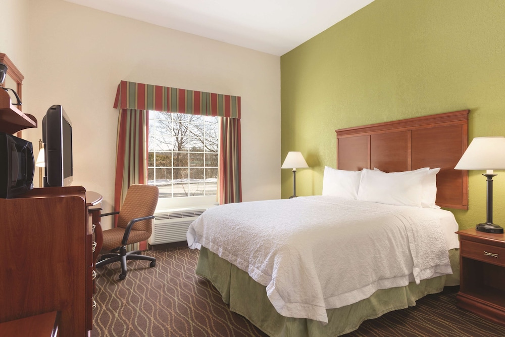 Hampton Inn & Suites Greenfield - photo 7