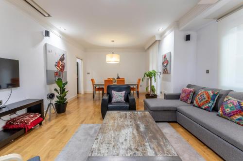 Espacioso y Acogedor junto Centro Azkuna in Bilbao, Spain