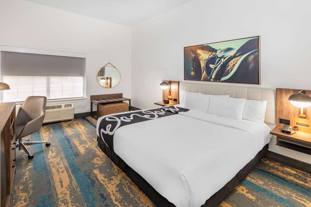 La Quinta Inn & Suites by Wyndham Pharr RGV Medical Center - photo 13