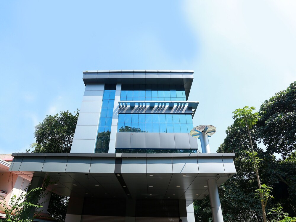 OYO 10320 Sophiya Suites