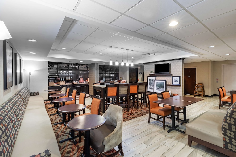 Hampton Inn Aiken - photo 17