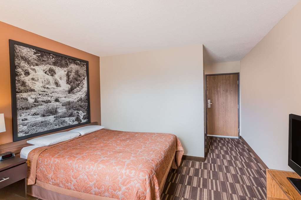 Super 8 by Wyndham Madison - photo 9